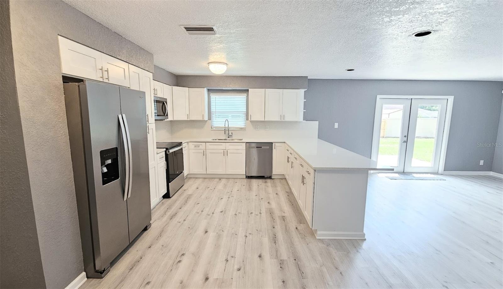 NEW UPDATED KITCHEN