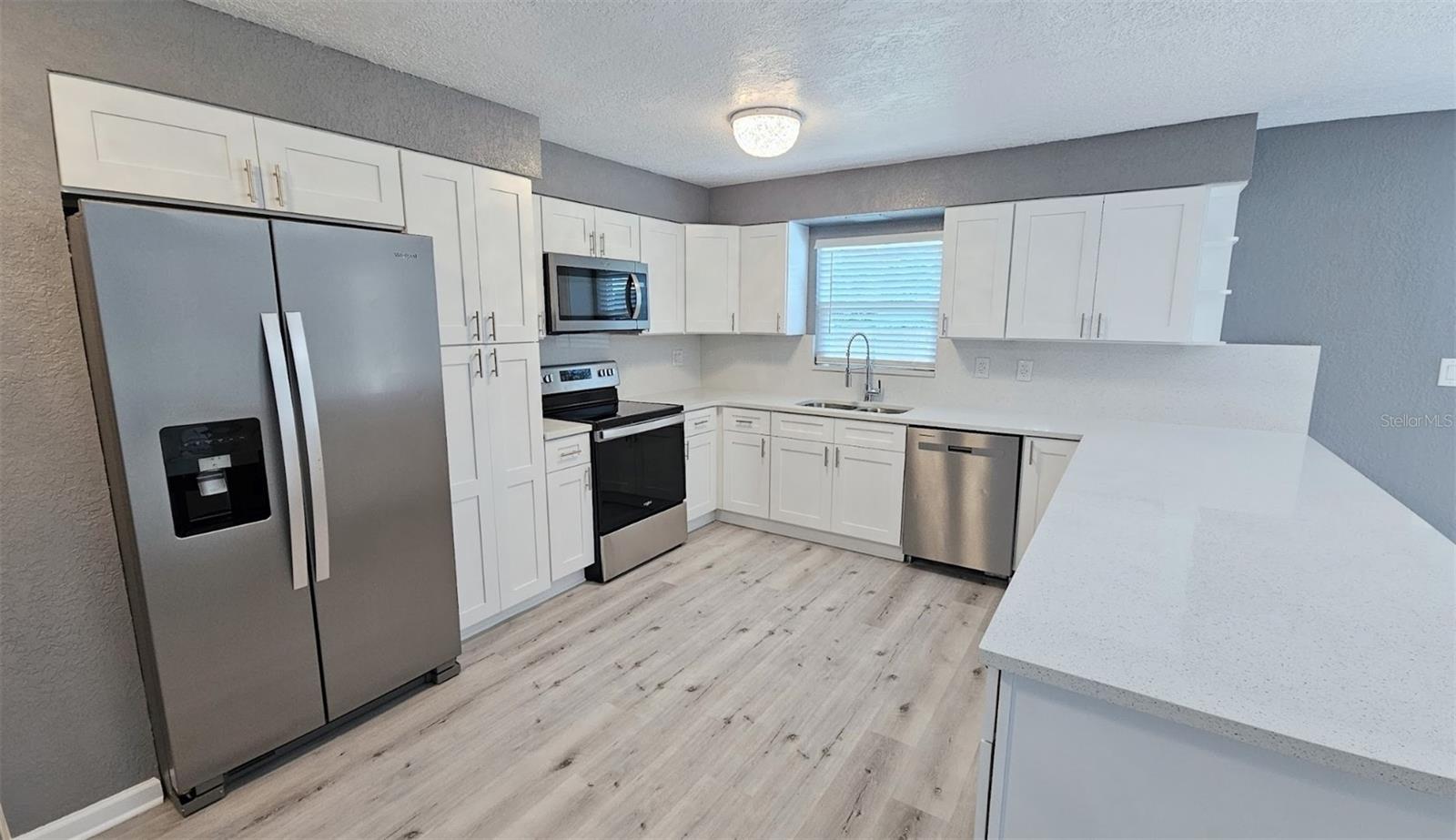 NEW UPDATED KITCHEN