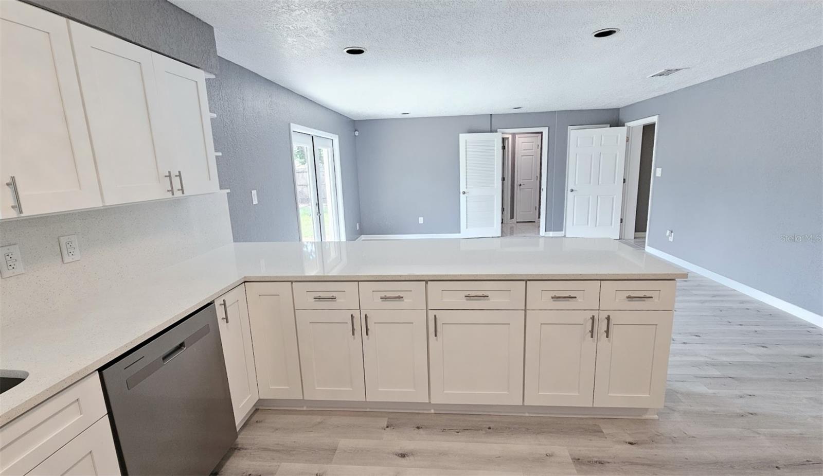 NEW UPDATED KITCHEN