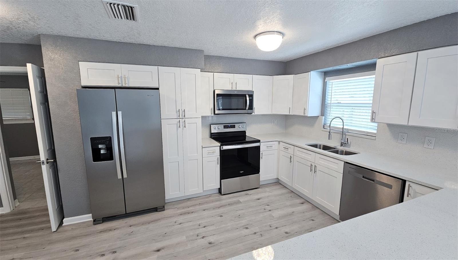 NEW UPDATED KITCHEN
