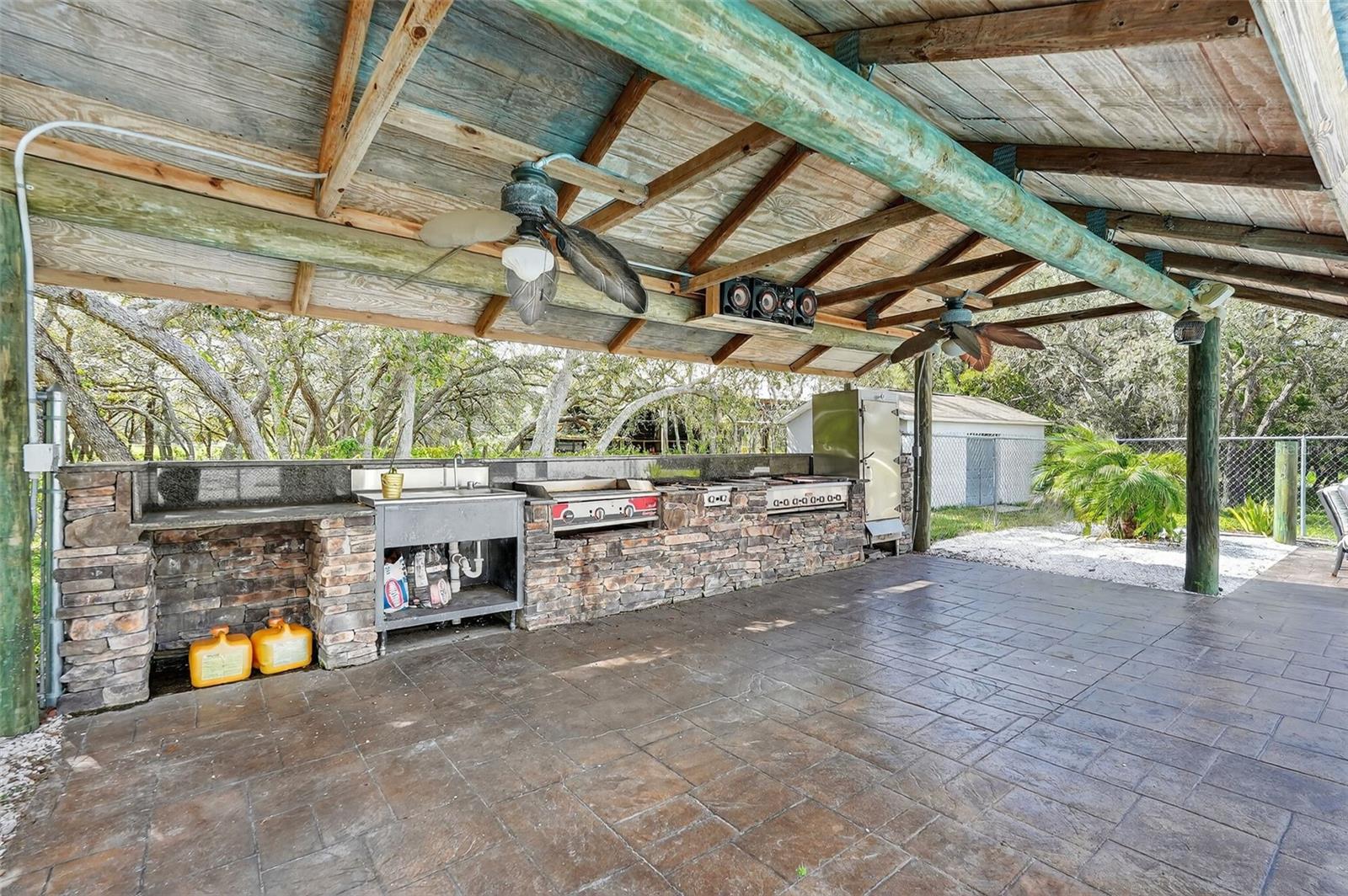 Outdoor Kitchen and Bar
