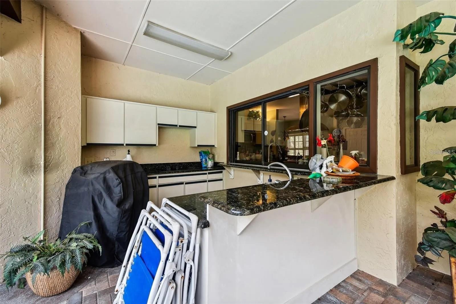 Outdoor kitchen area
