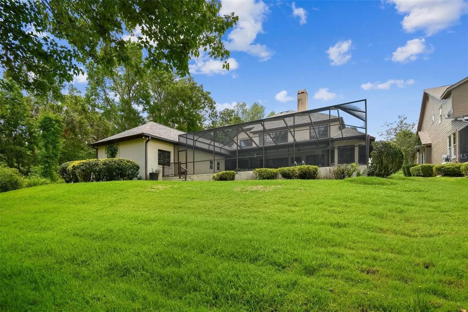 Large backyard to play