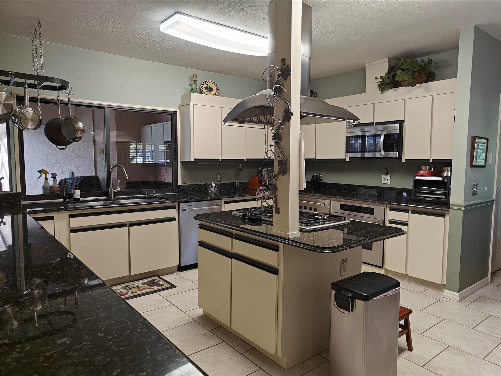 Large kitchen with breakfast bar and separate breakfast table area