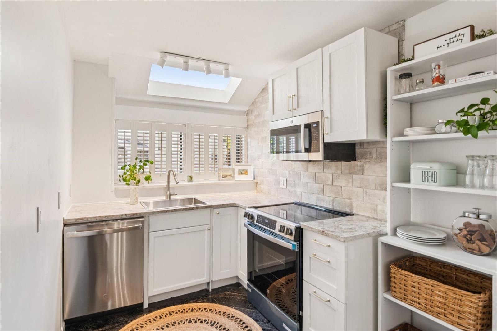 Another view of the kitchen.
