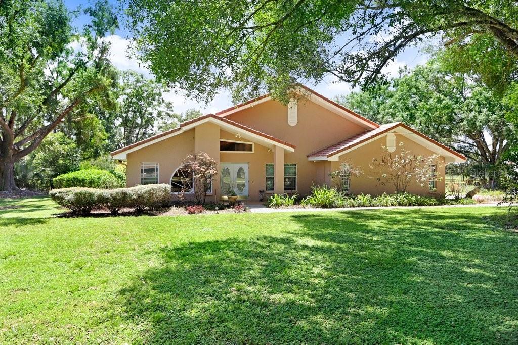Beautiful, FRESH paint, and maintained Tile Roof