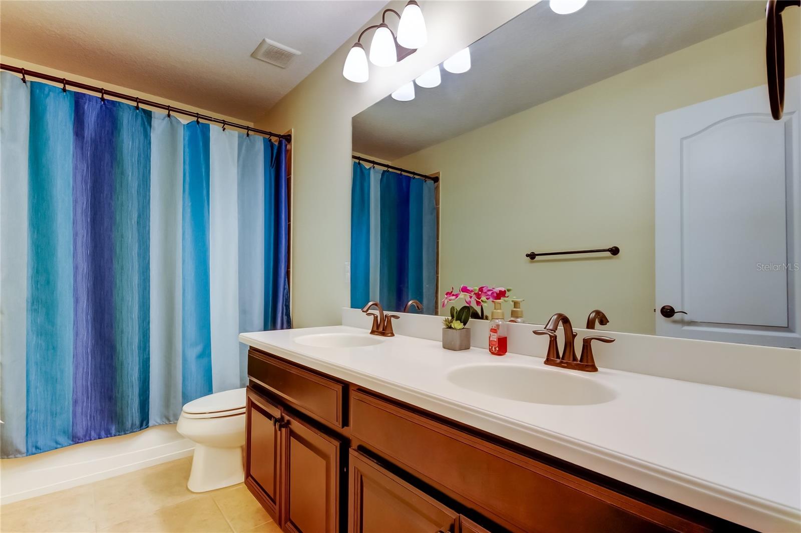2nd full bath, upstairs