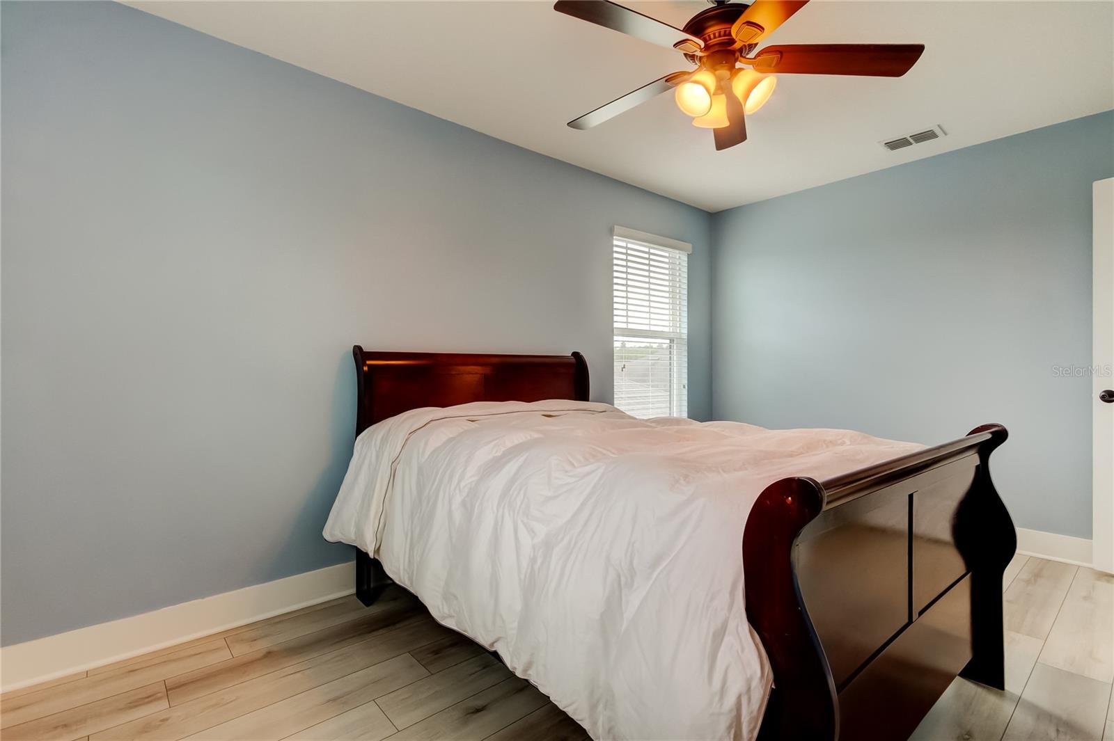 2nd bedroom, upstairs