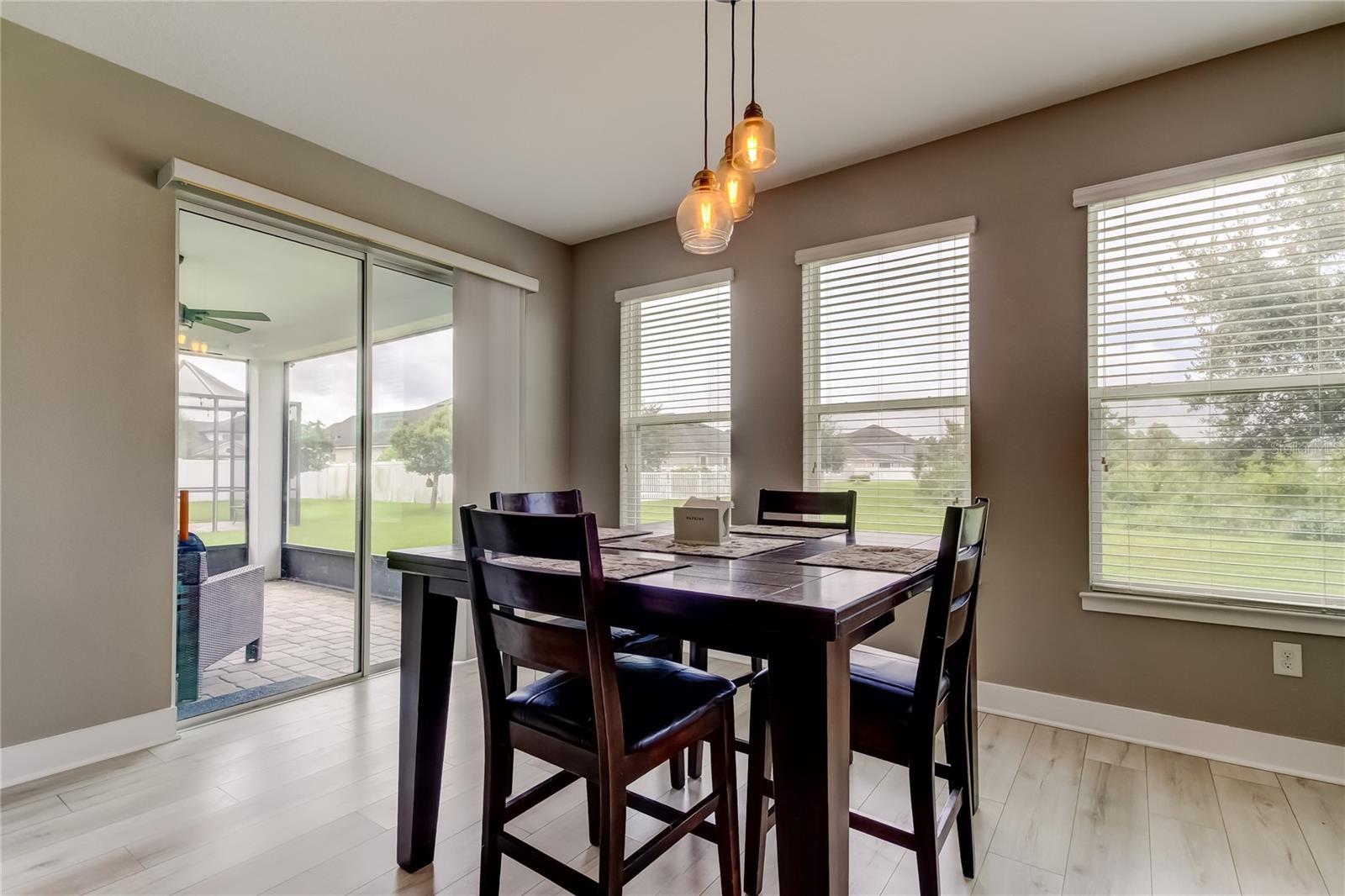 kitchen eat-in area