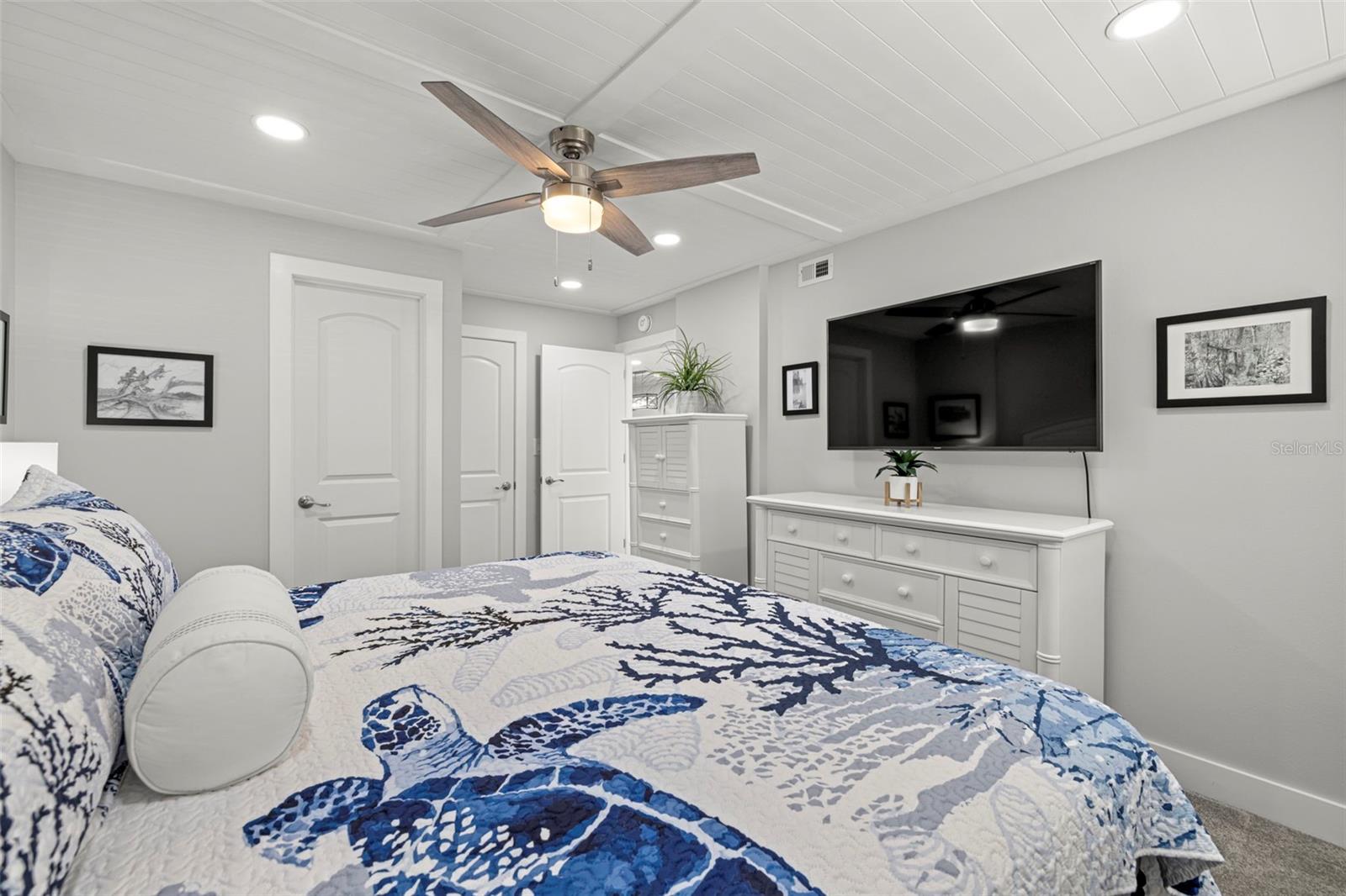 Guest bedroom