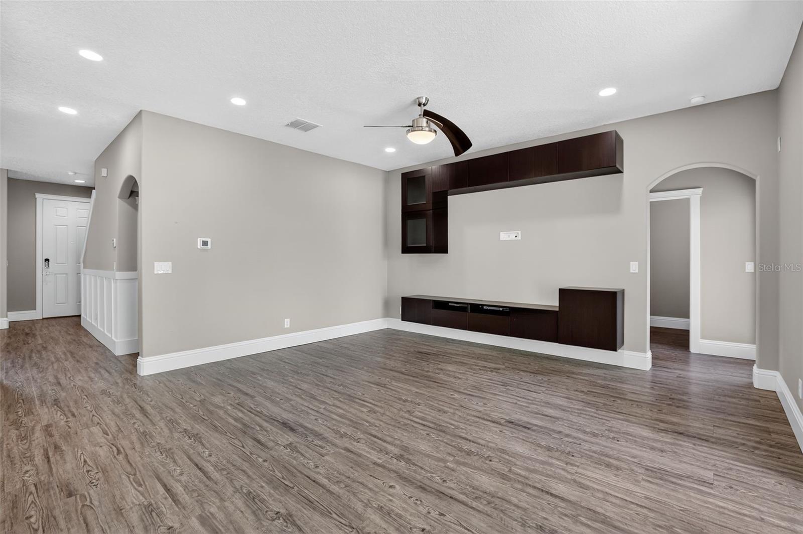 Living area also has 4 flush mounted can-less lights.