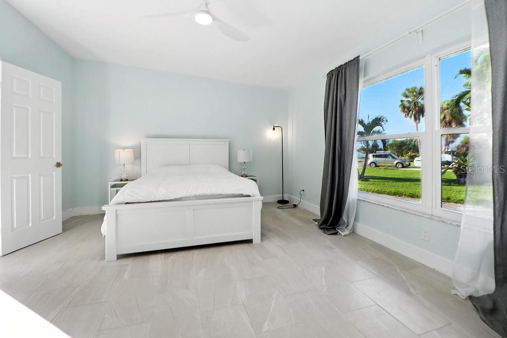 Large bedroom #2