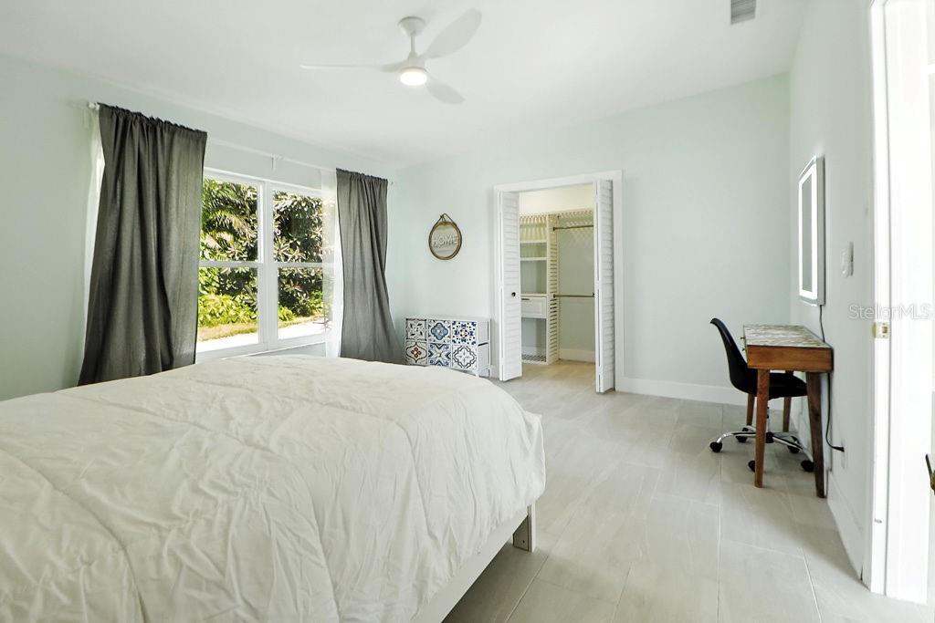 Large bedroom #2