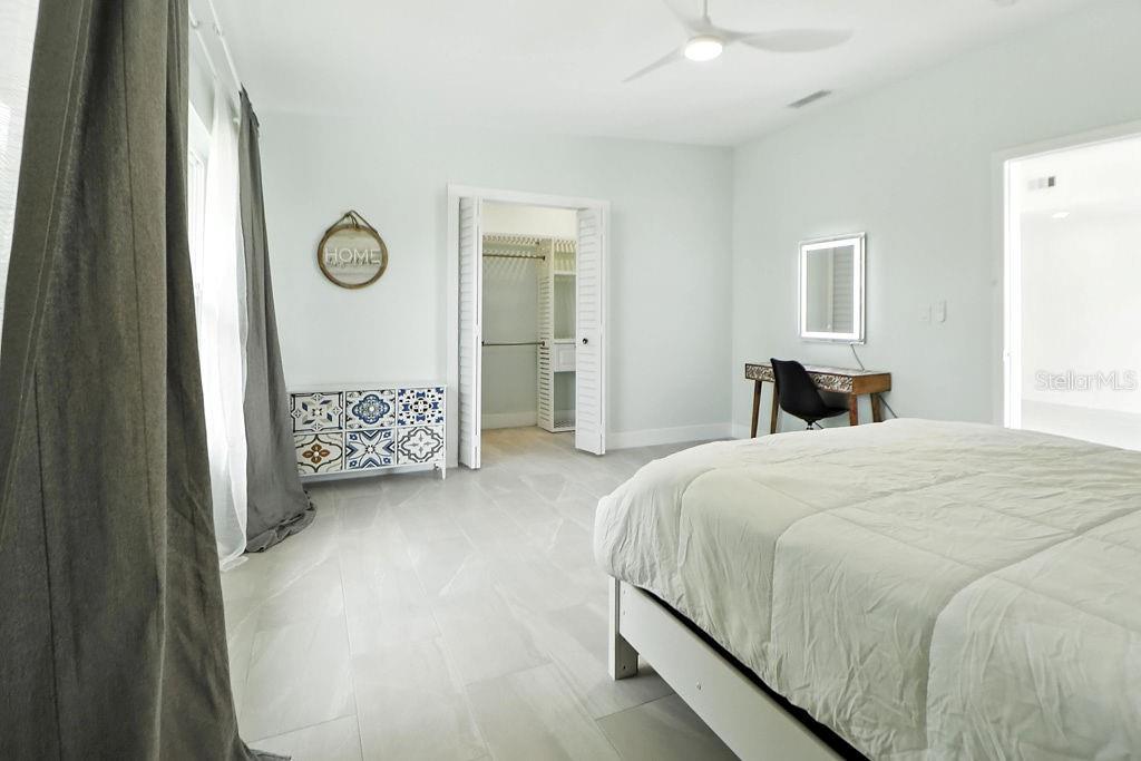 Large bedroom #2