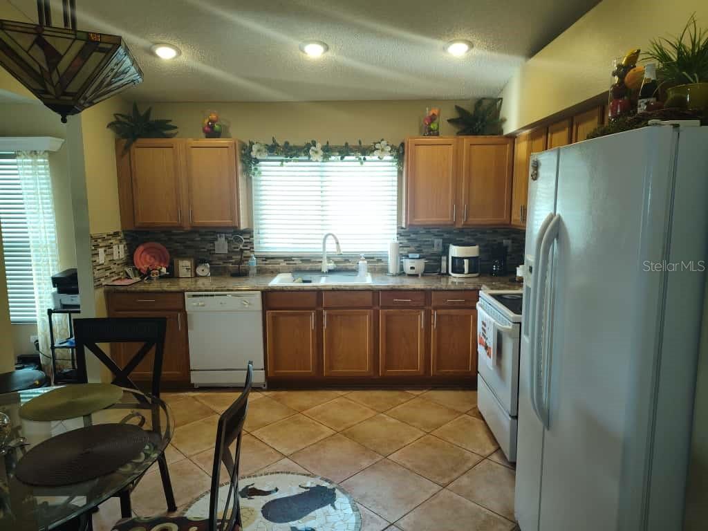 R4909913
