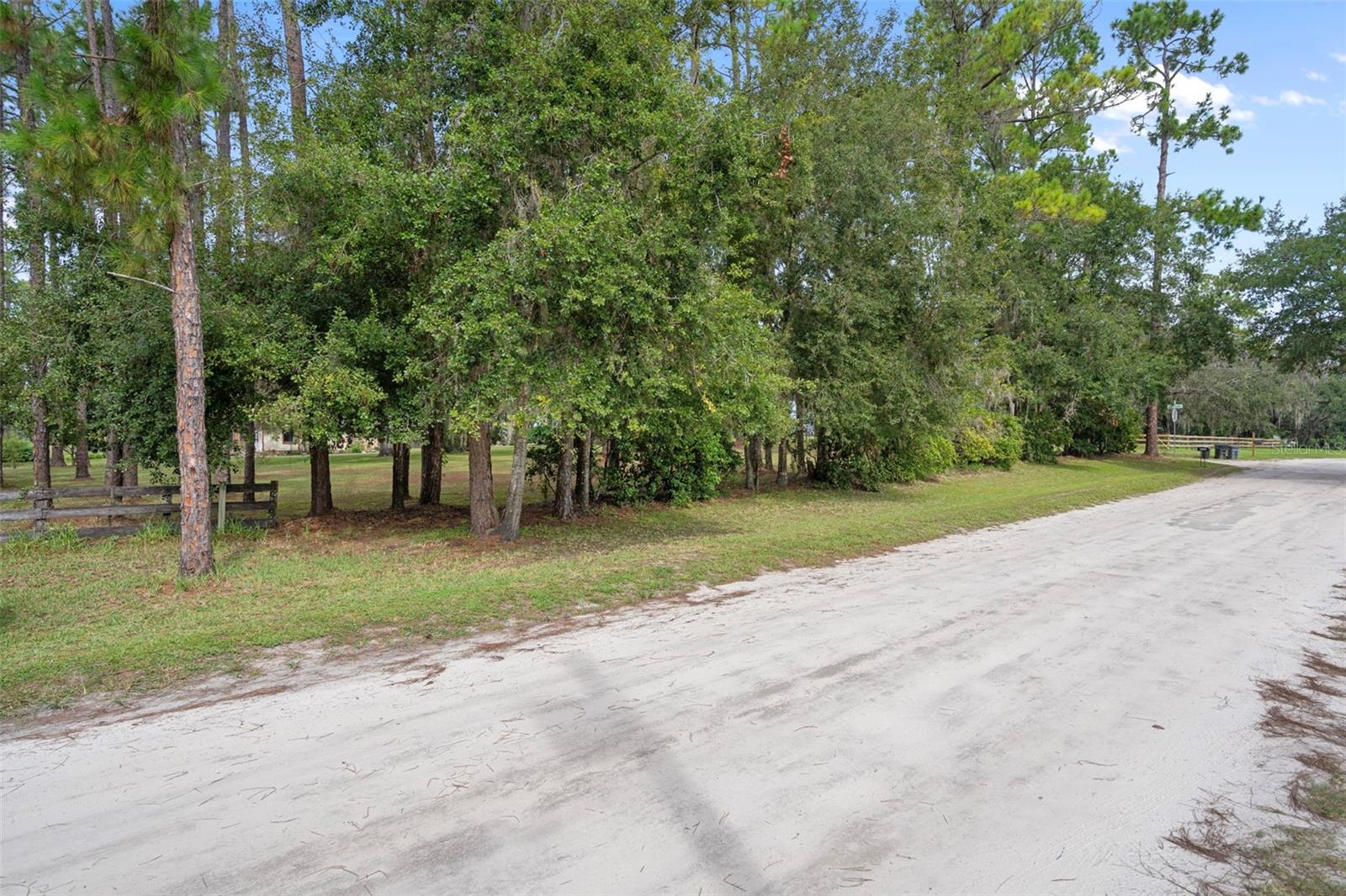 Chessman Ln.