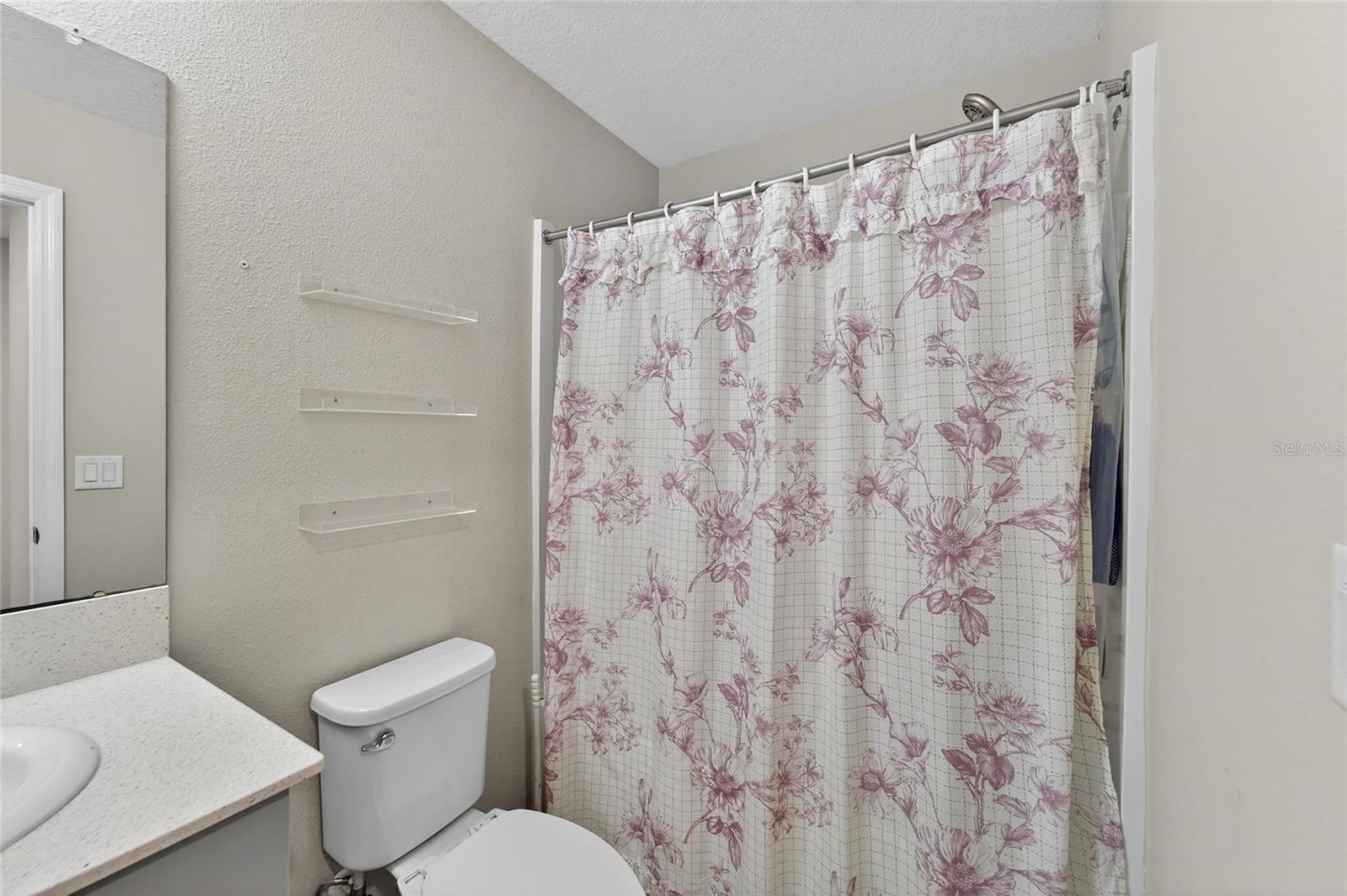 Full Bath in upstairs hallway