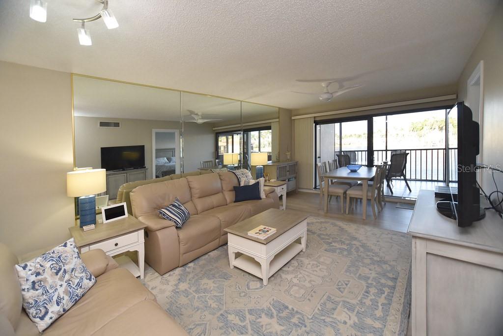 Living room/dining room