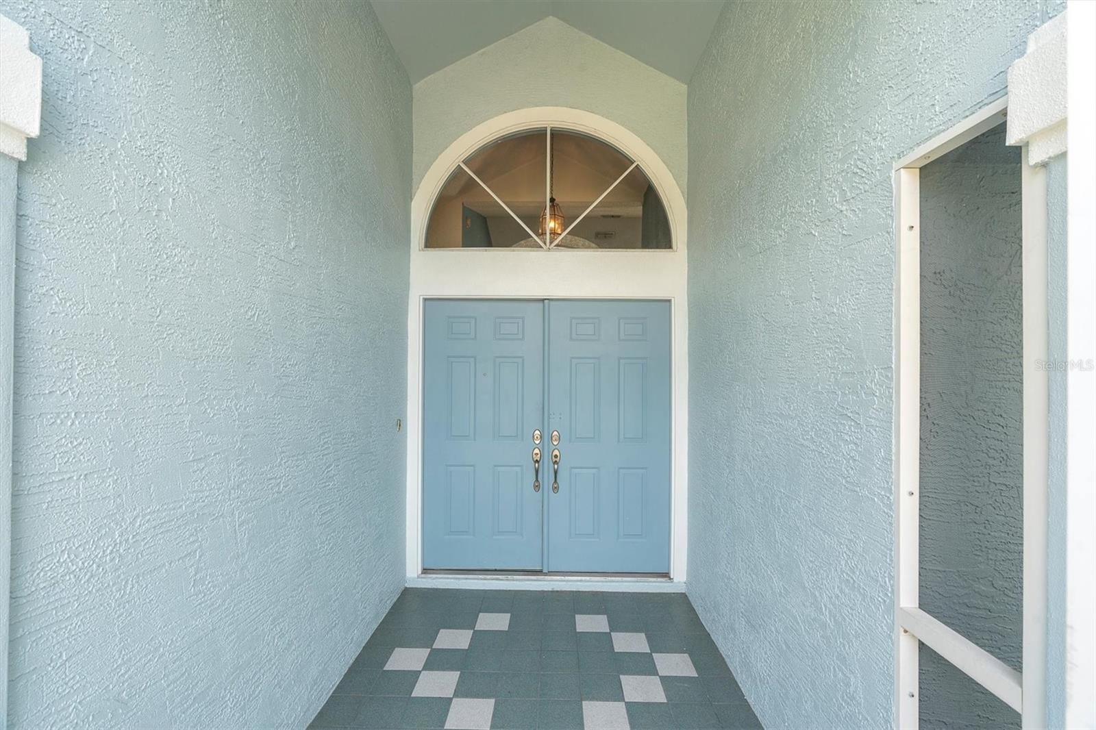 Double Front doors - Screened in Entry