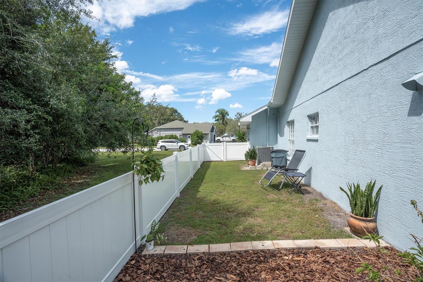 Side yard - Fenced