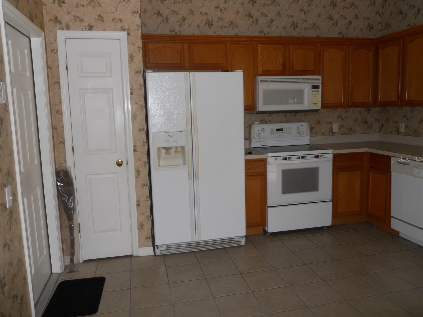 kitchen left side to garage