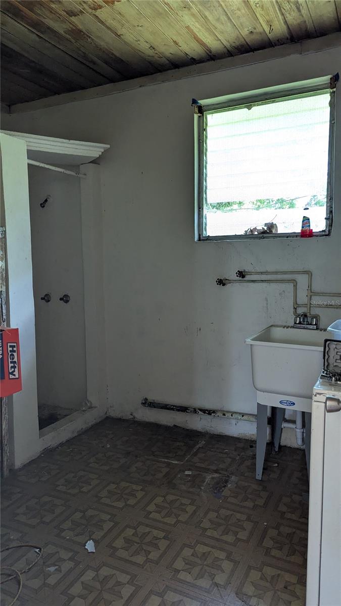 Laundry/storage room with 1/2 bath