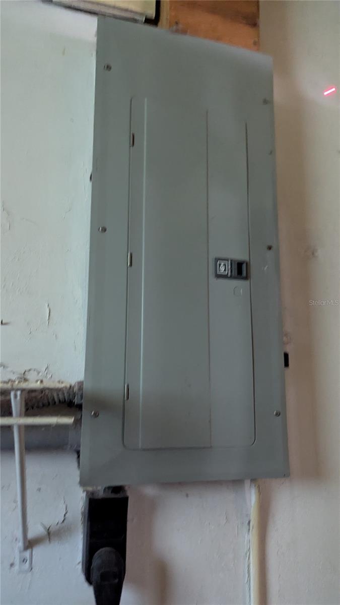 TB8427542