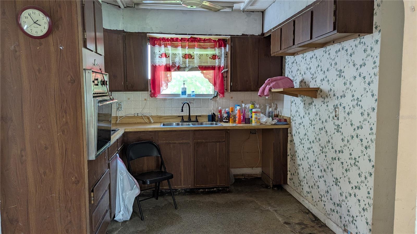 Kitchen, no appliances