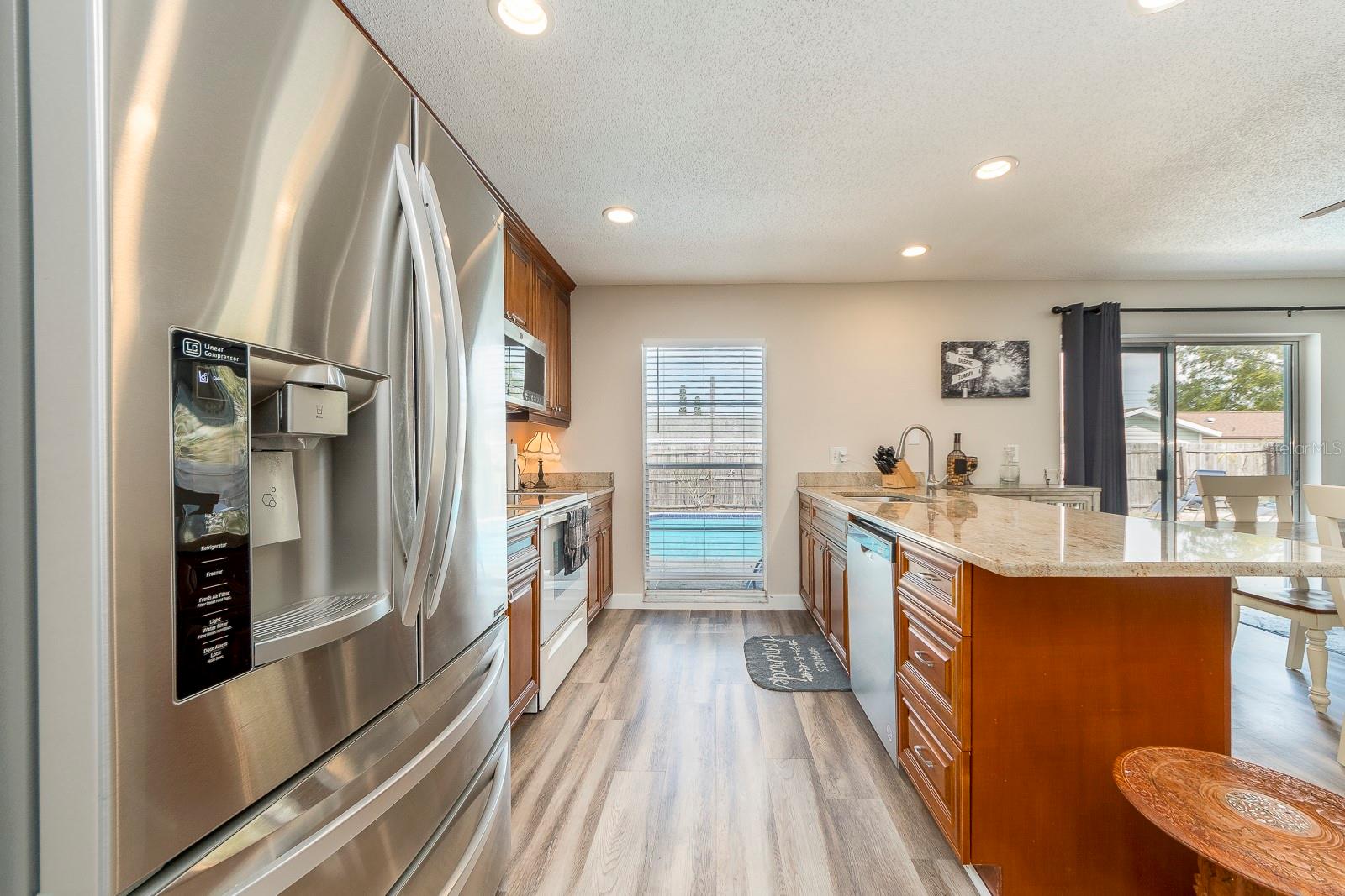 Kitchen with breakfast bar