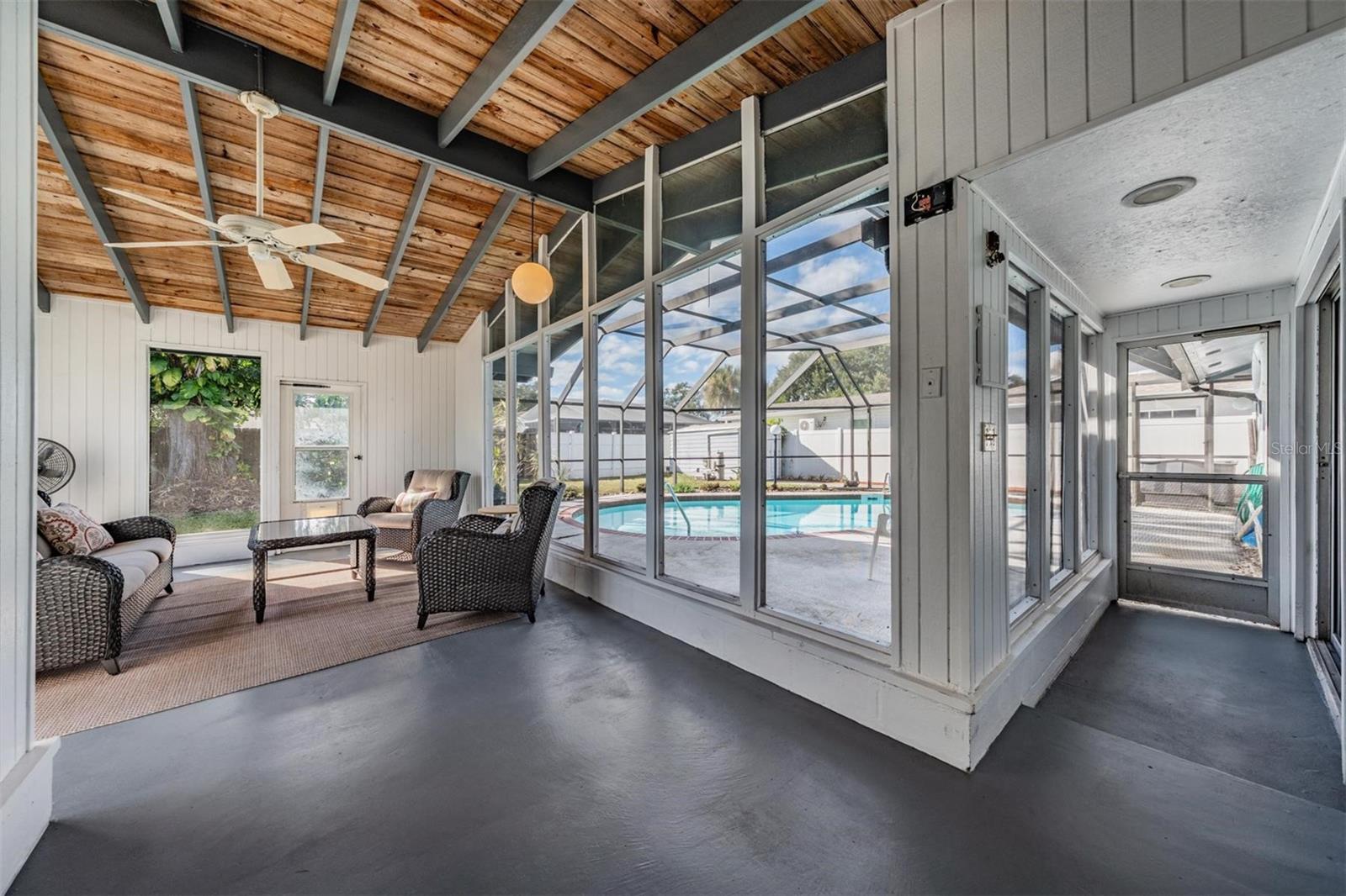 Large screened entertaining area