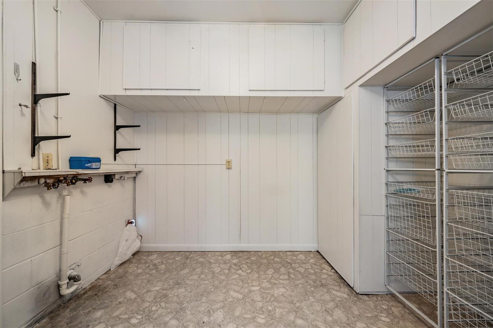 Large laundry room with lots of storage