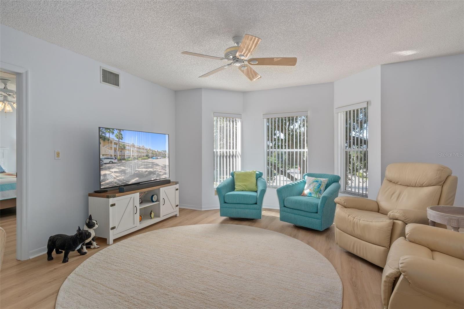 CONDO HAS NEW VINYL PLANK FLOORING THROUGHOUT