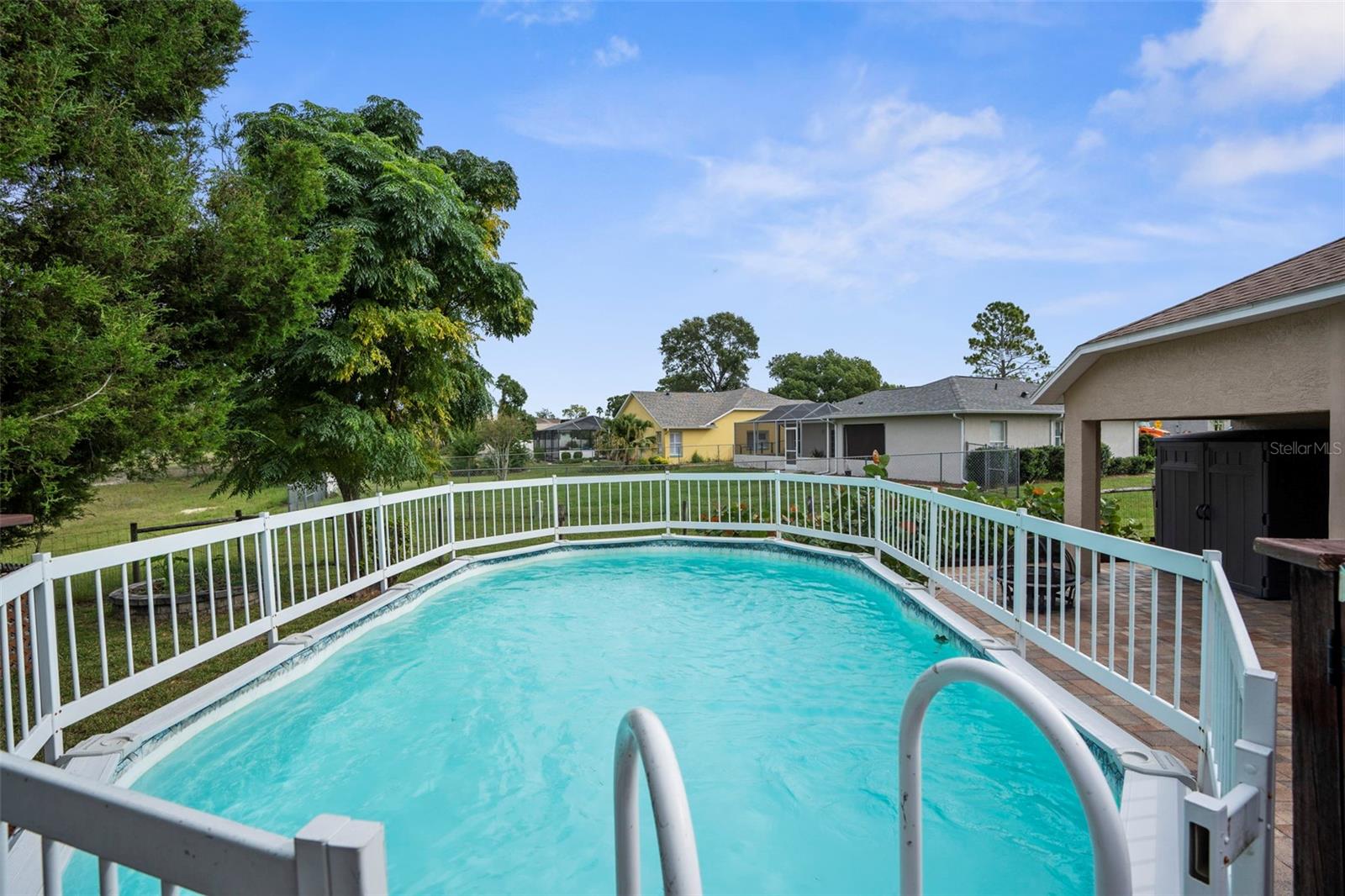 Above ground pool
