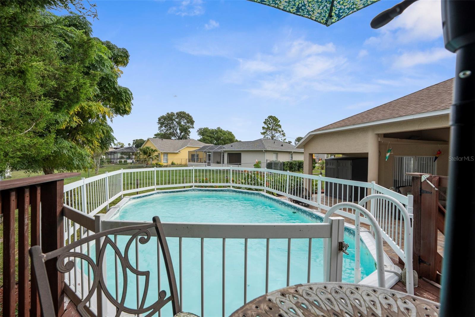 Above ground pool