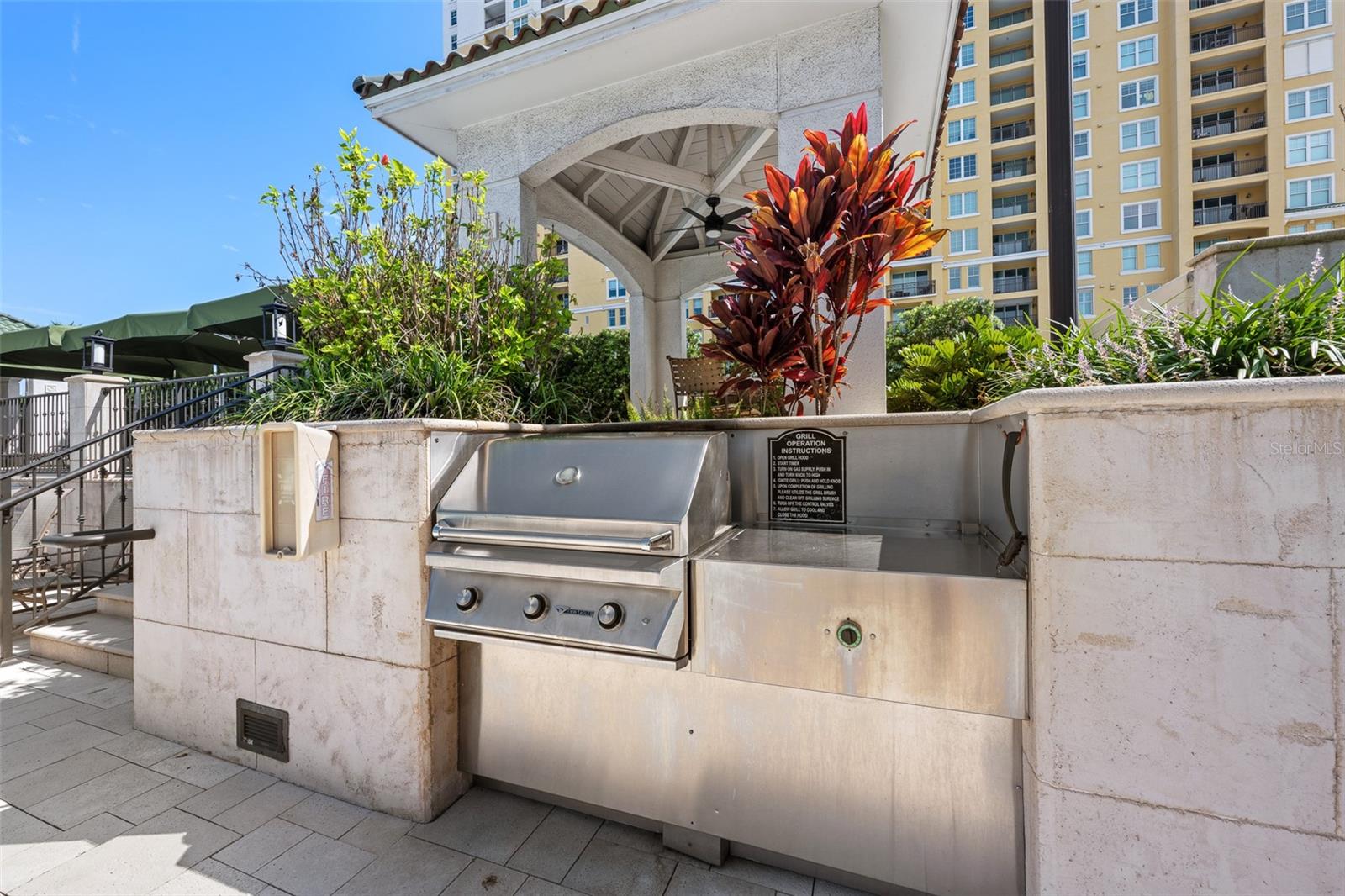 Outdoor Kitchen