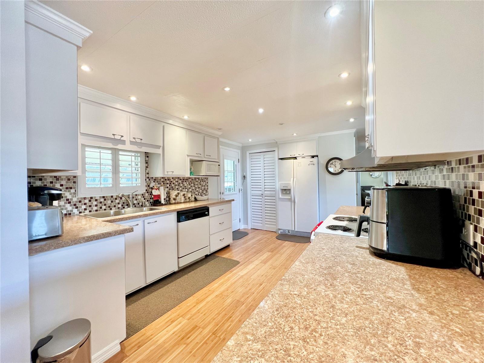 Open and vibrant kitchen