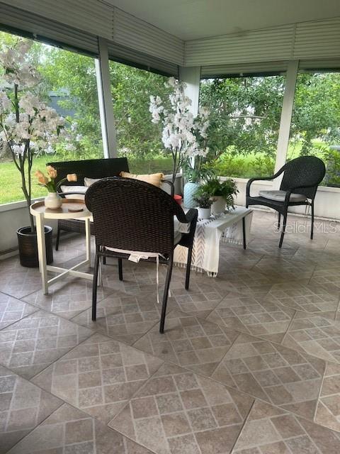 Spacious Sun Room/Florida Room