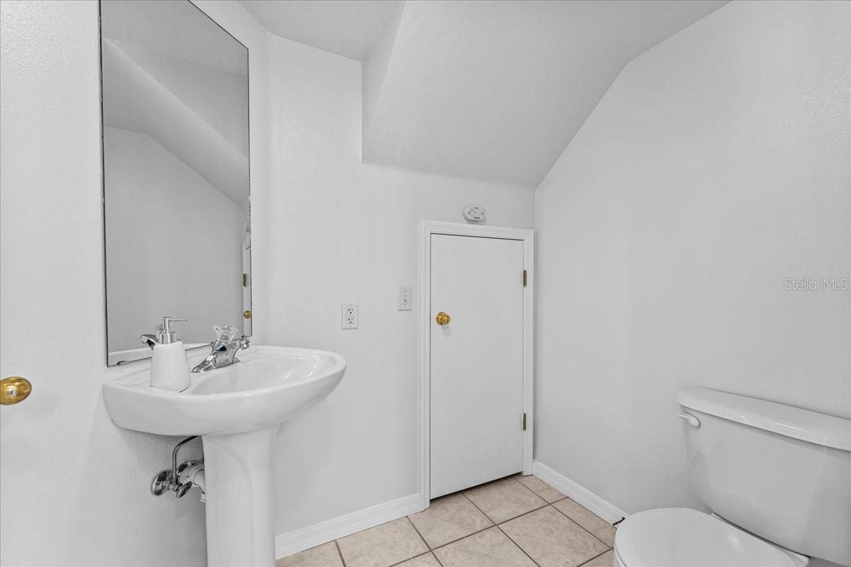 1/2 bath downstairs
