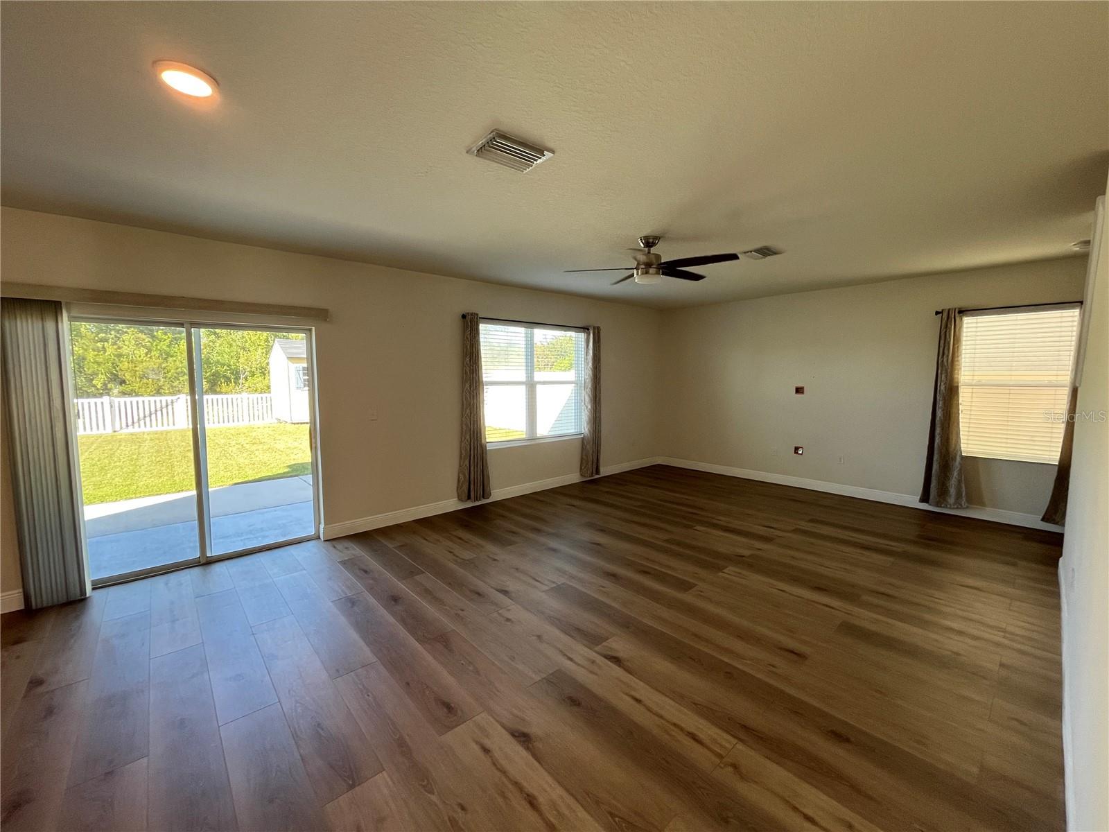 dinging/living room