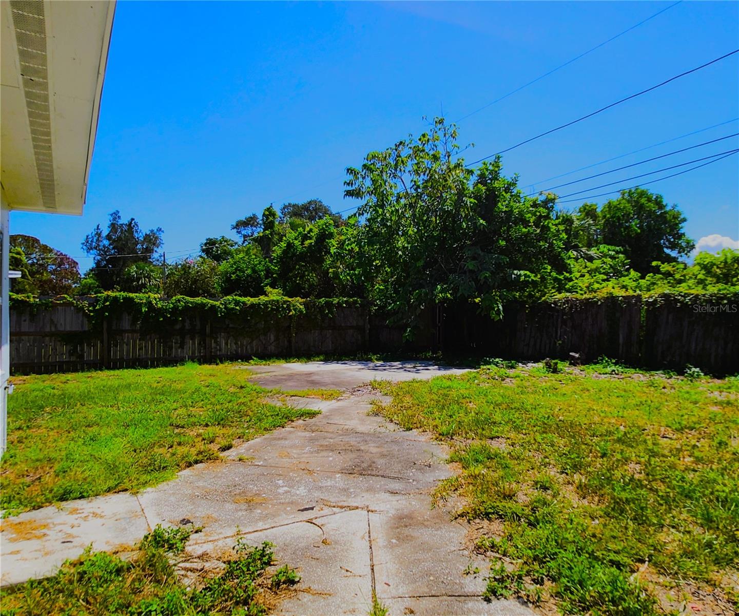 Large Backyard, Cement Slab, High and Dry: no flood zone, no HOA
