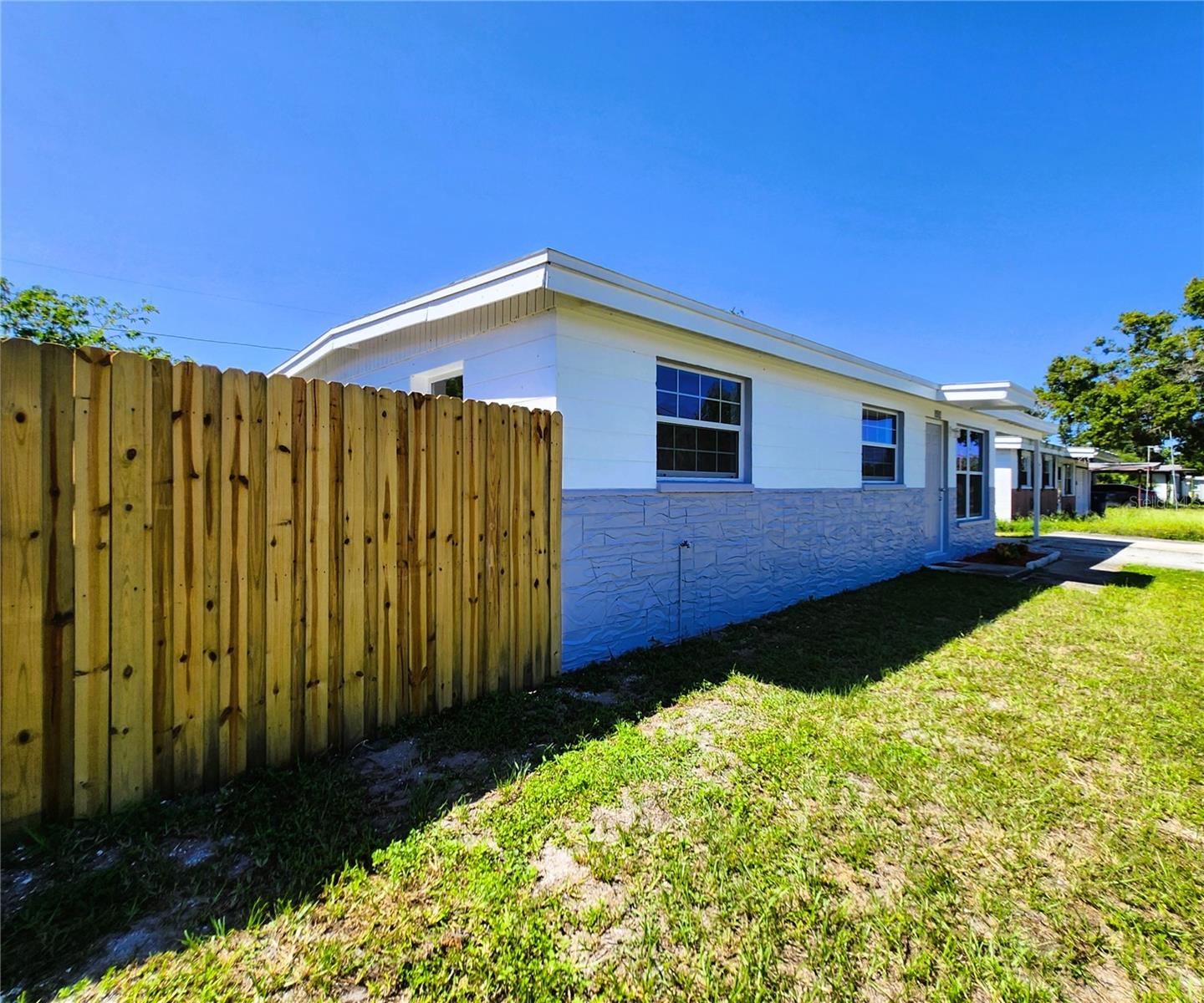 Fully fenced-in