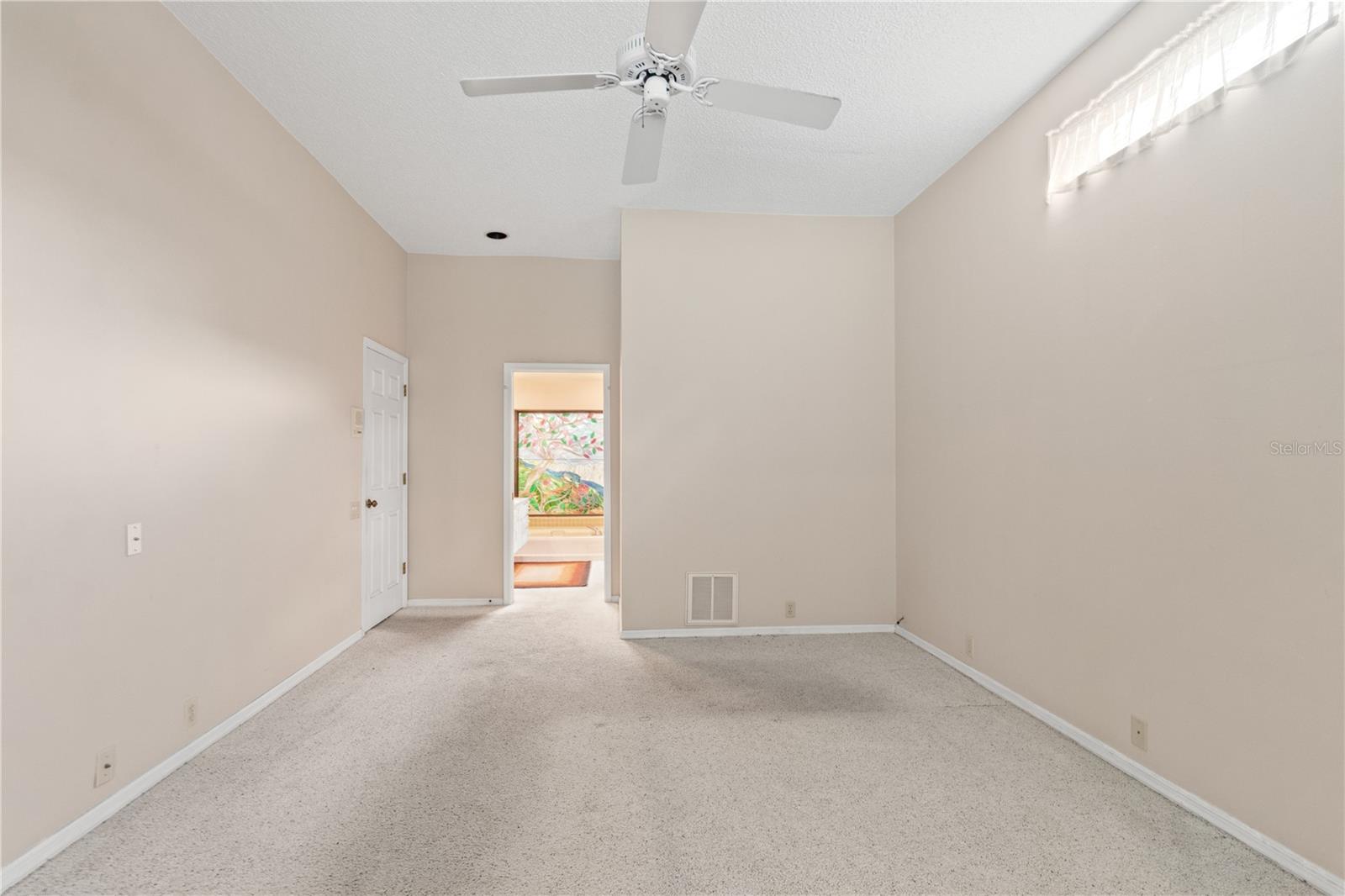 Primary dedroom