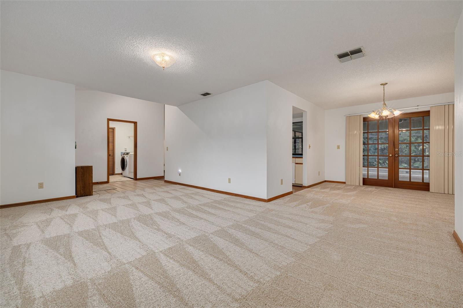 Living room/dining room