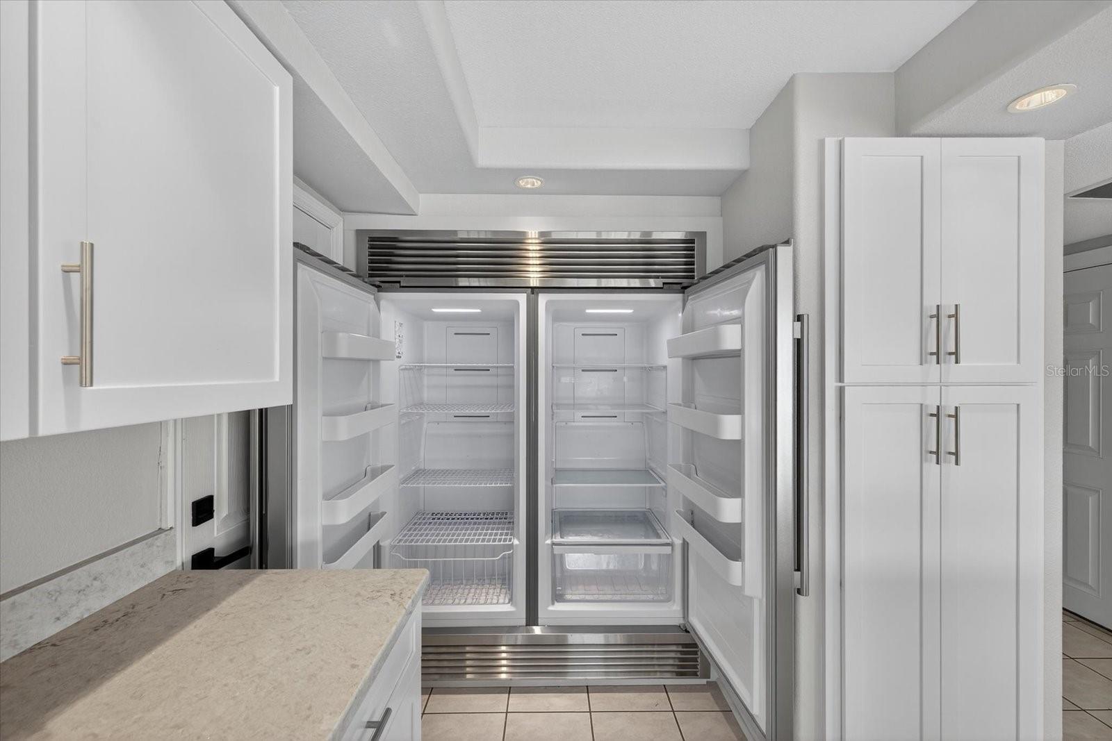 FORNO deluxe Freezer/Refrigerator-can choose both sides freezer or both refrigerator if desired.
