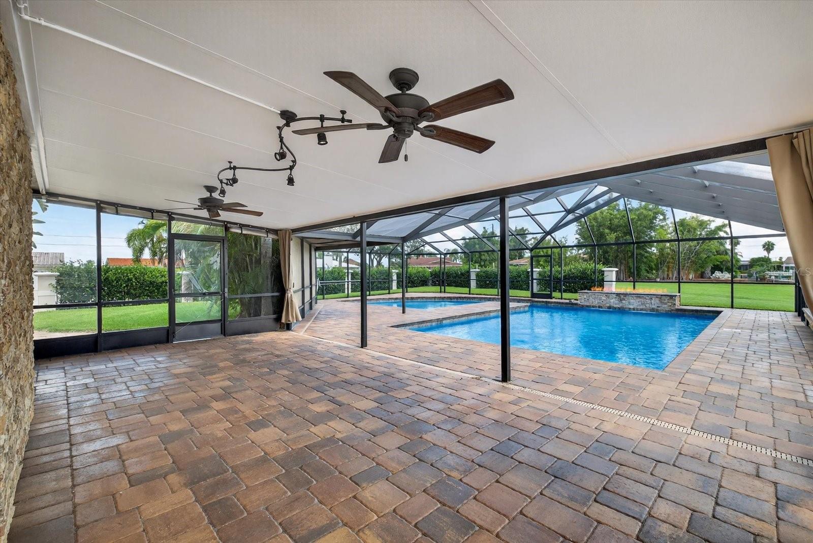 Large screened lanai/porch