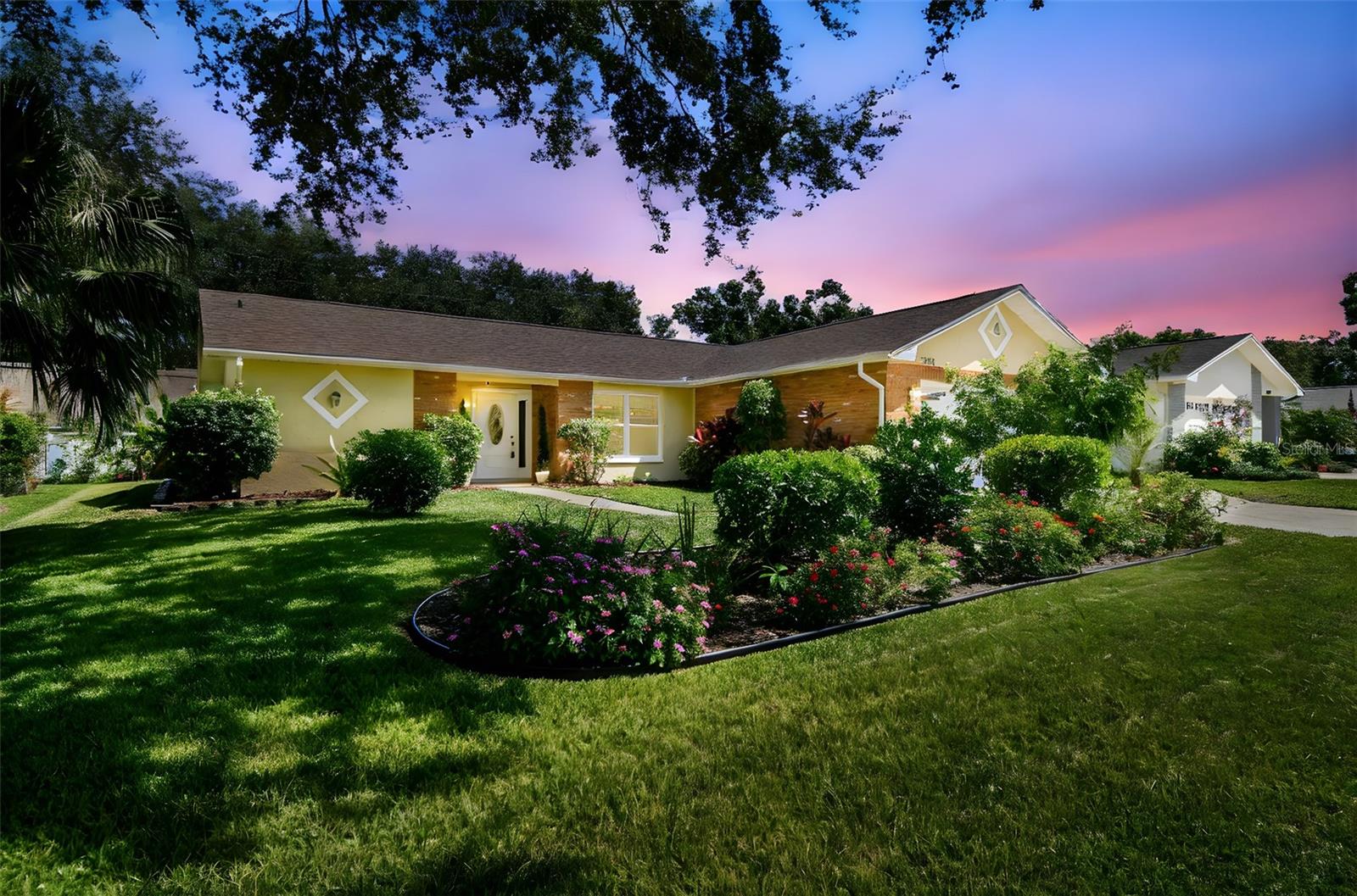 Welcome to 2834 Thistle Ct E in Palm Harbor!