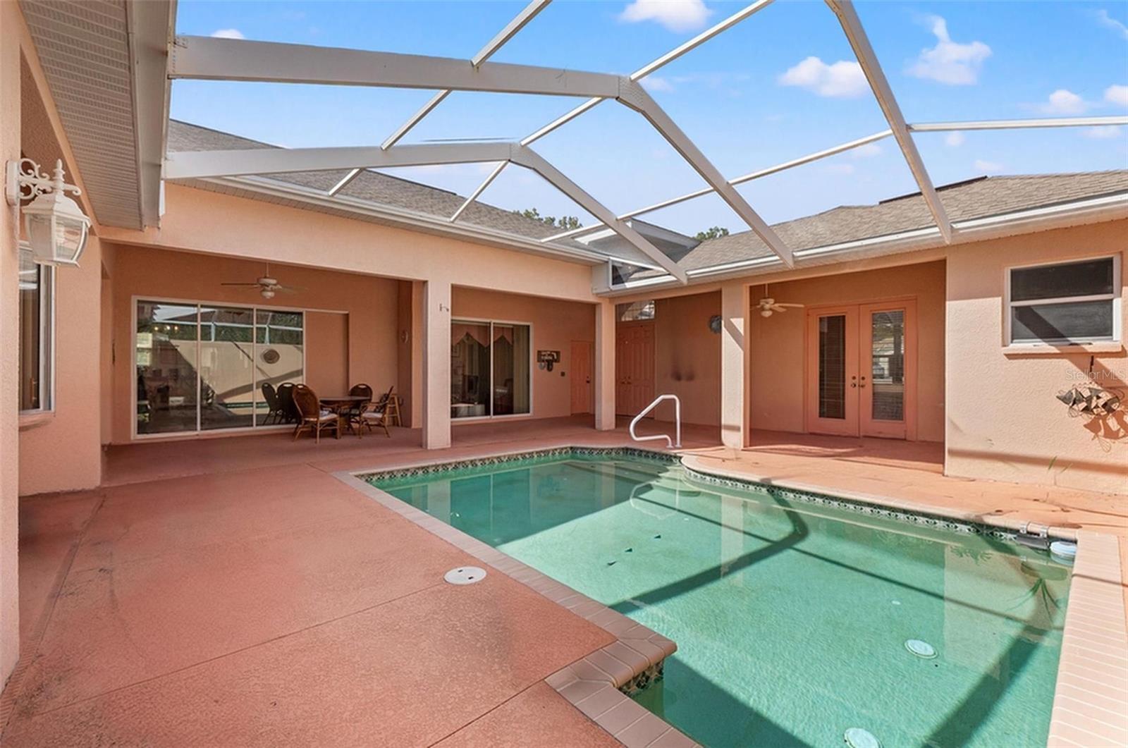 LARGE COURTYARD/LANAI