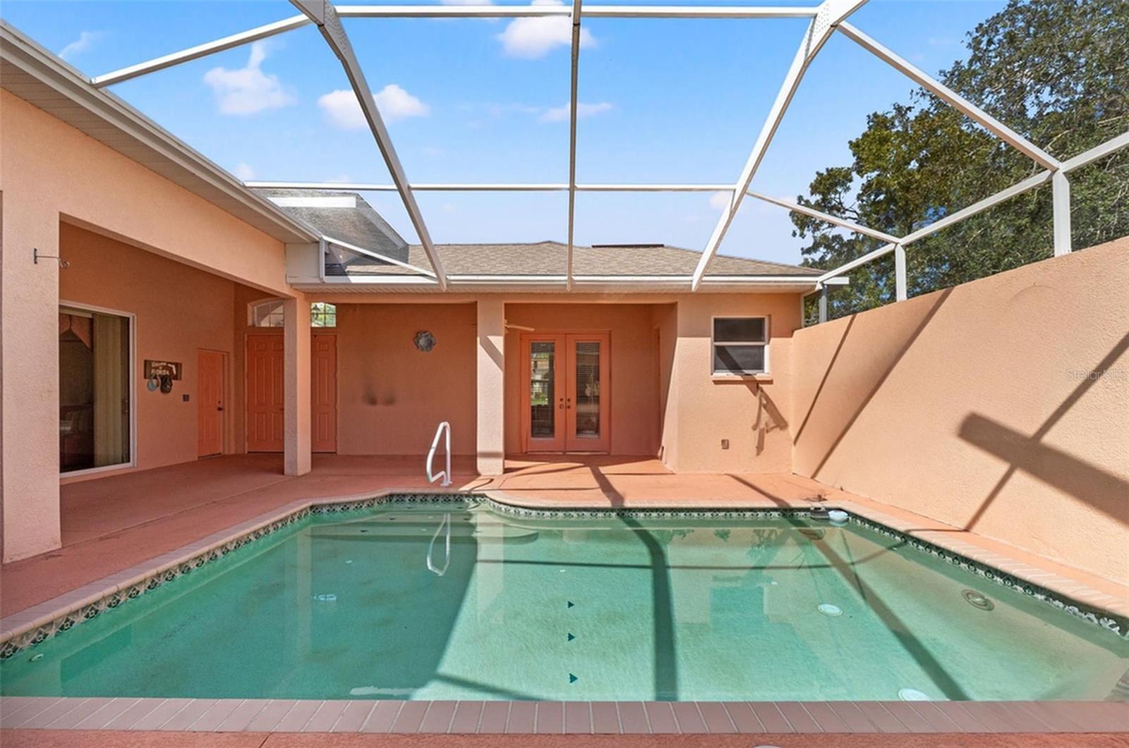LARGE COURTYARD/LANAI