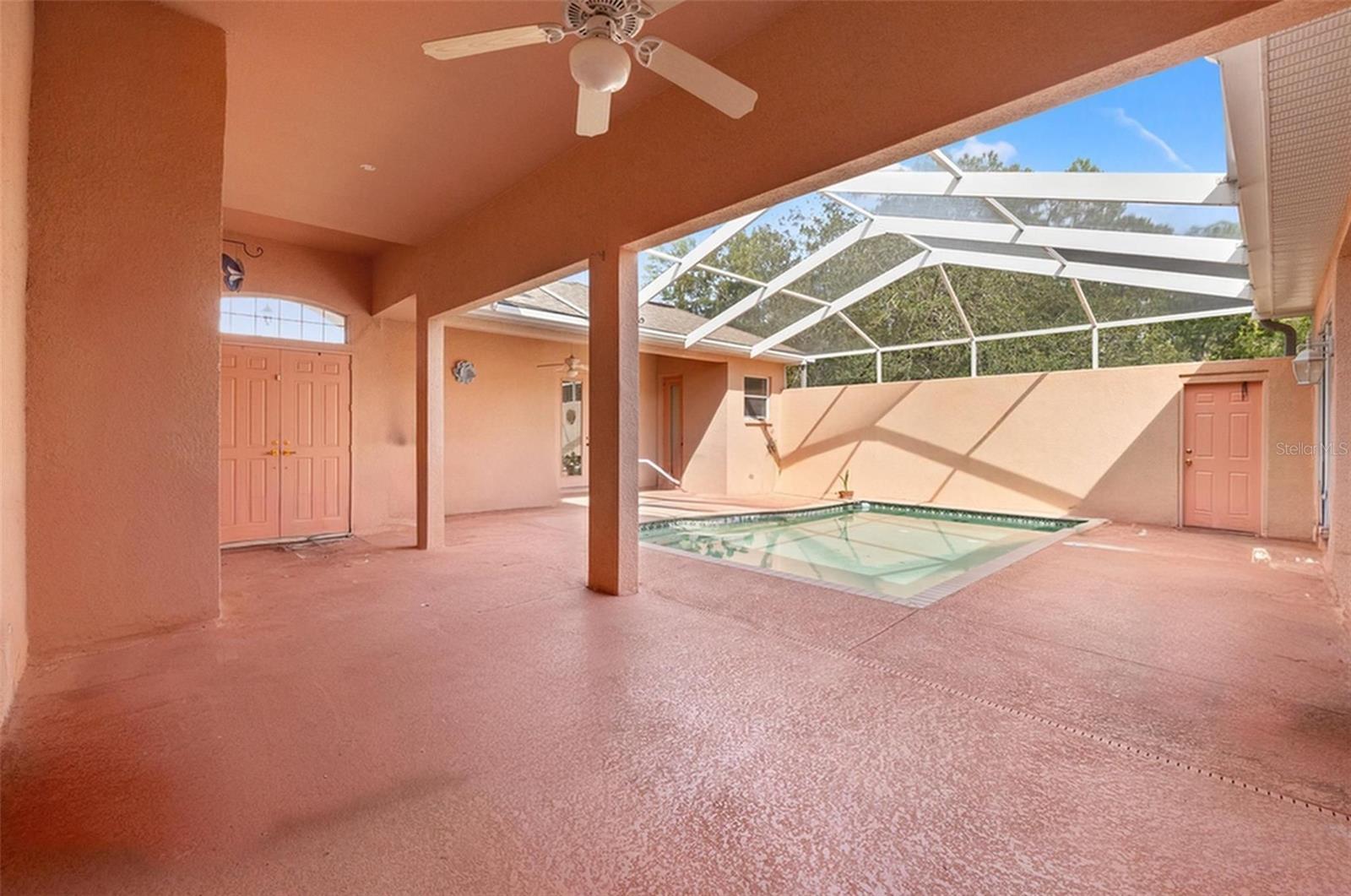 LARGE COURTYARD/LANAI