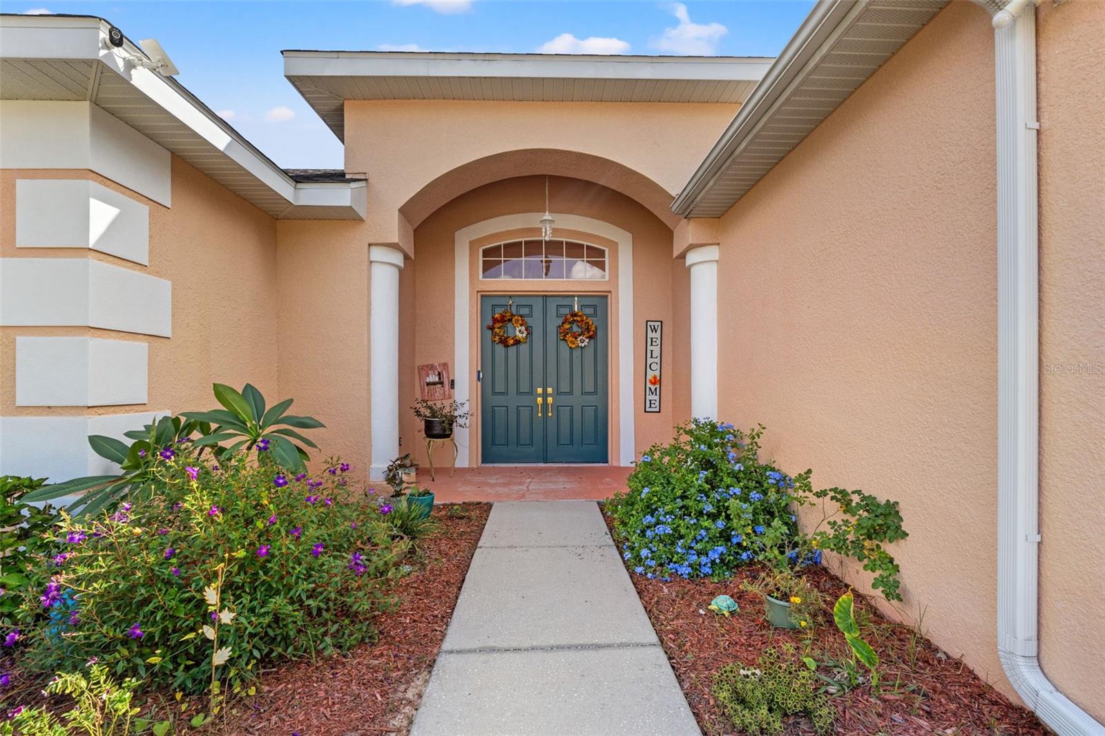 FRONT ENTRYWAY - DOUBLE DOOR